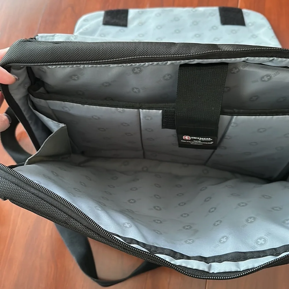 Swiss Gear Laptop Messenger Bag Jupiter Green/Black Business Professional.